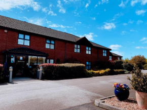 Гостиница Redwings Lodge Sawtry Huntington  Сотри